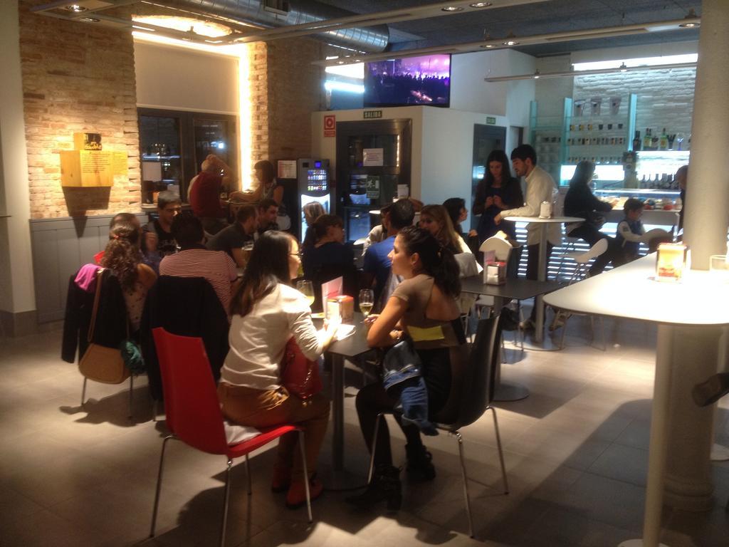 The Book Factory Hostel Valladolid Bagian luar foto