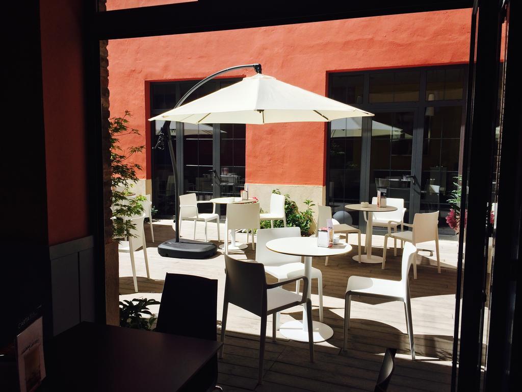The Book Factory Hostel Valladolid Bagian luar foto
