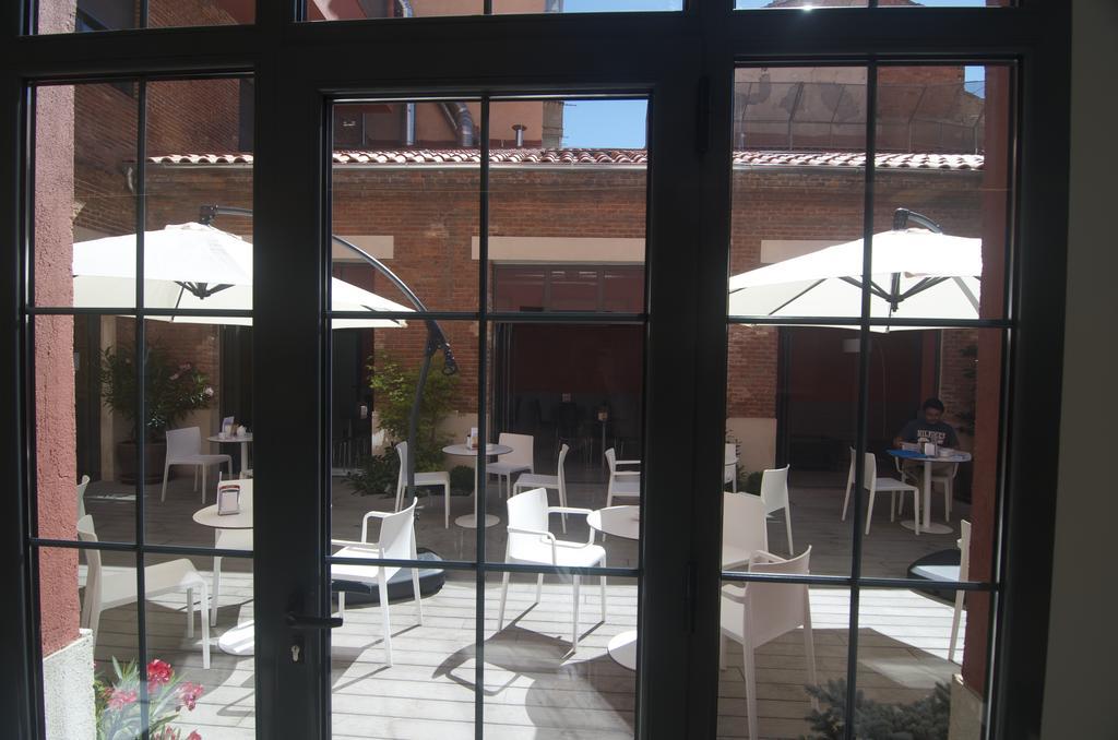 The Book Factory Hostel Valladolid Bagian luar foto