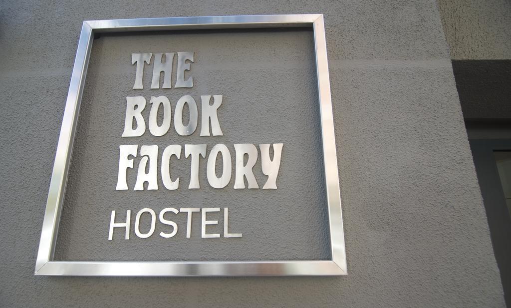 The Book Factory Hostel Valladolid Bagian luar foto