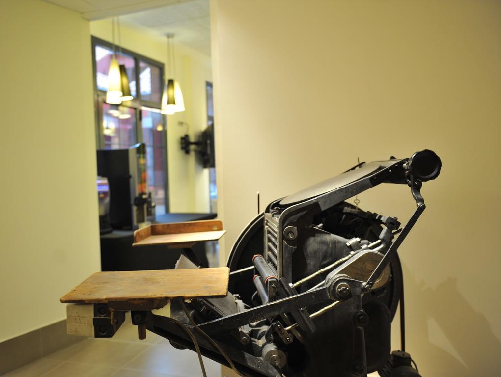 The Book Factory Hostel Valladolid Bagian luar foto