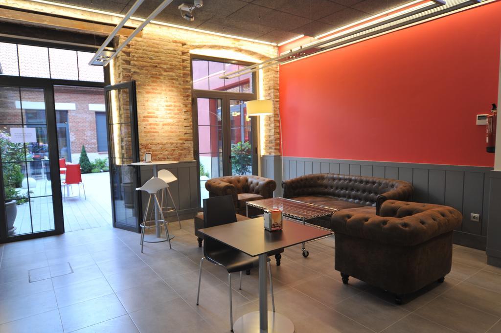 The Book Factory Hostel Valladolid Bagian luar foto