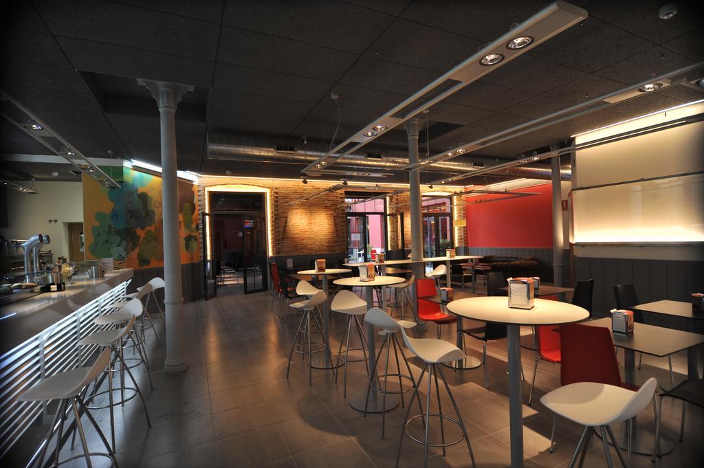 The Book Factory Hostel Valladolid Bagian luar foto