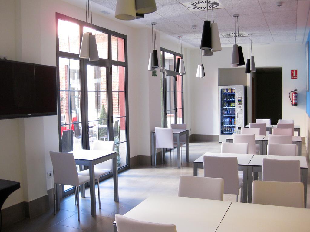 The Book Factory Hostel Valladolid Bagian luar foto