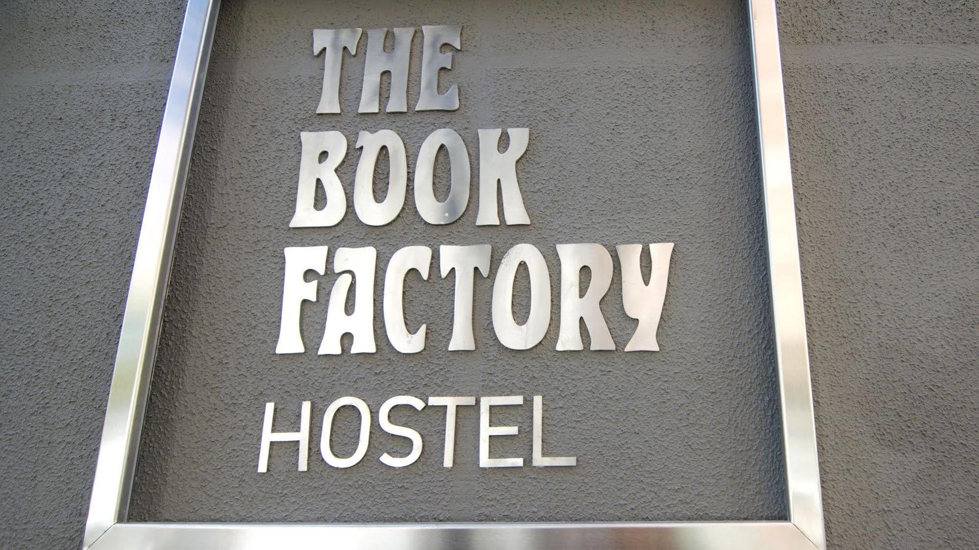 The Book Factory Hostel Valladolid Bagian luar foto