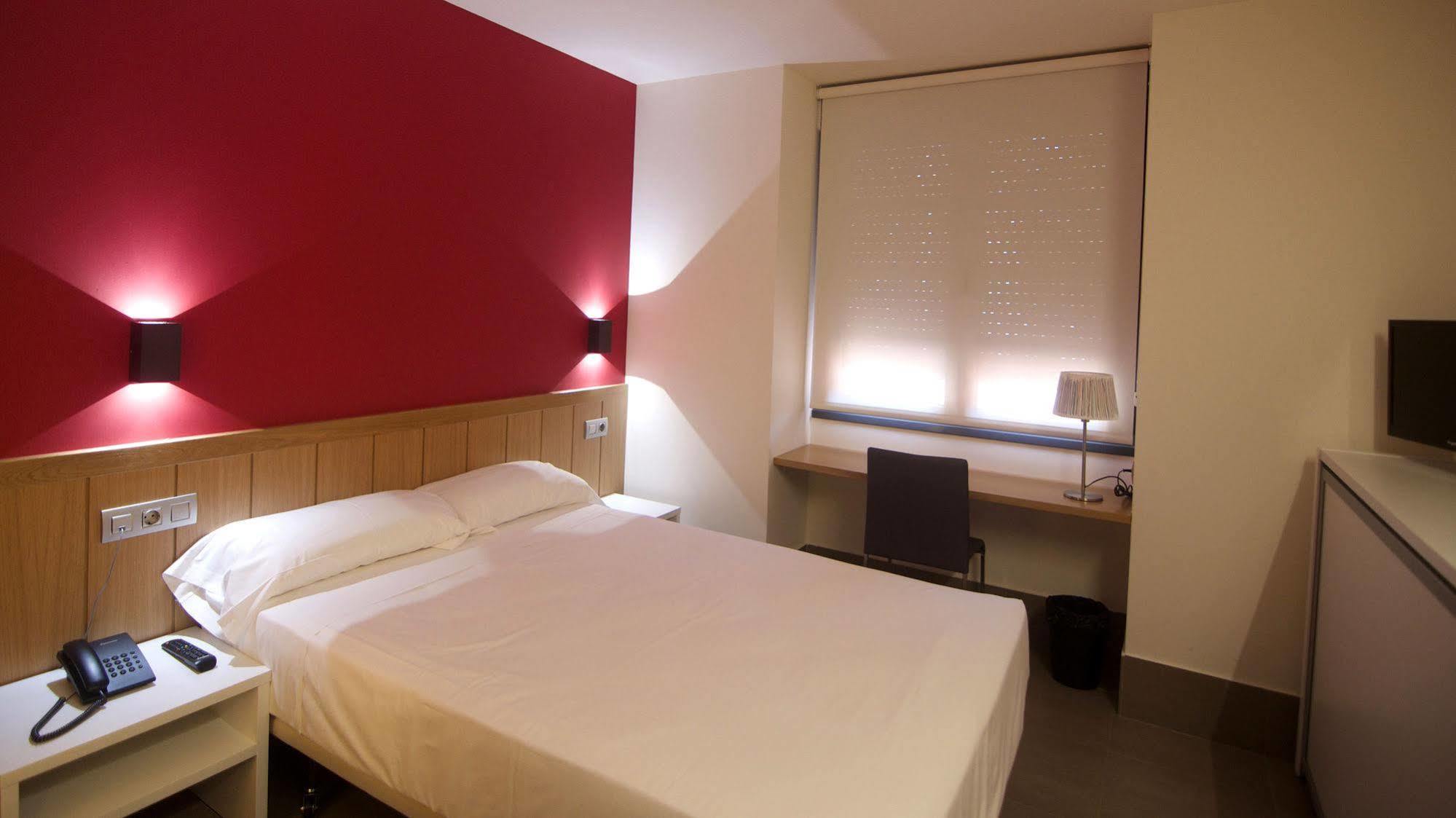 The Book Factory Hostel Valladolid Bagian luar foto