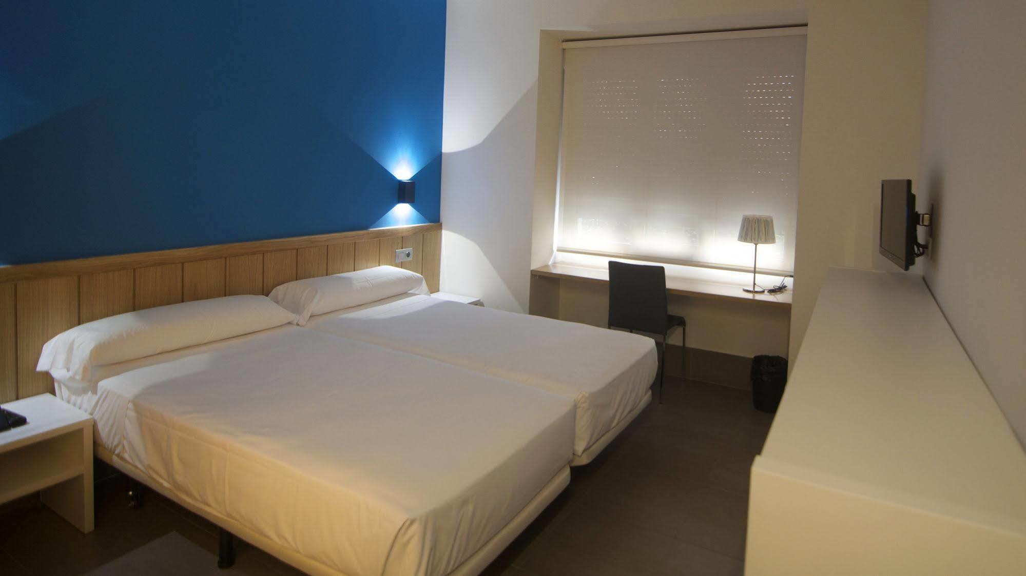 The Book Factory Hostel Valladolid Bagian luar foto