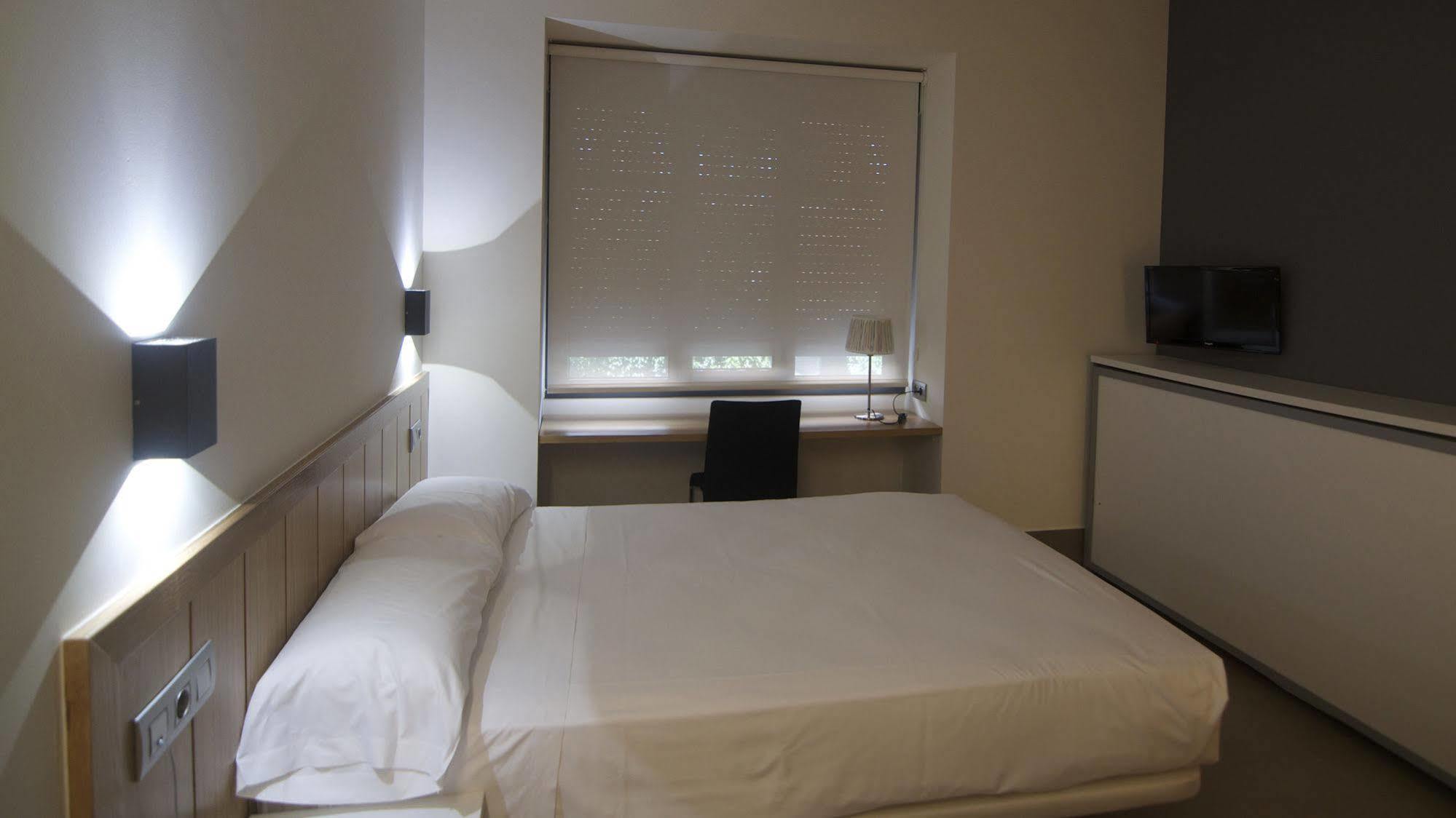 The Book Factory Hostel Valladolid Bagian luar foto