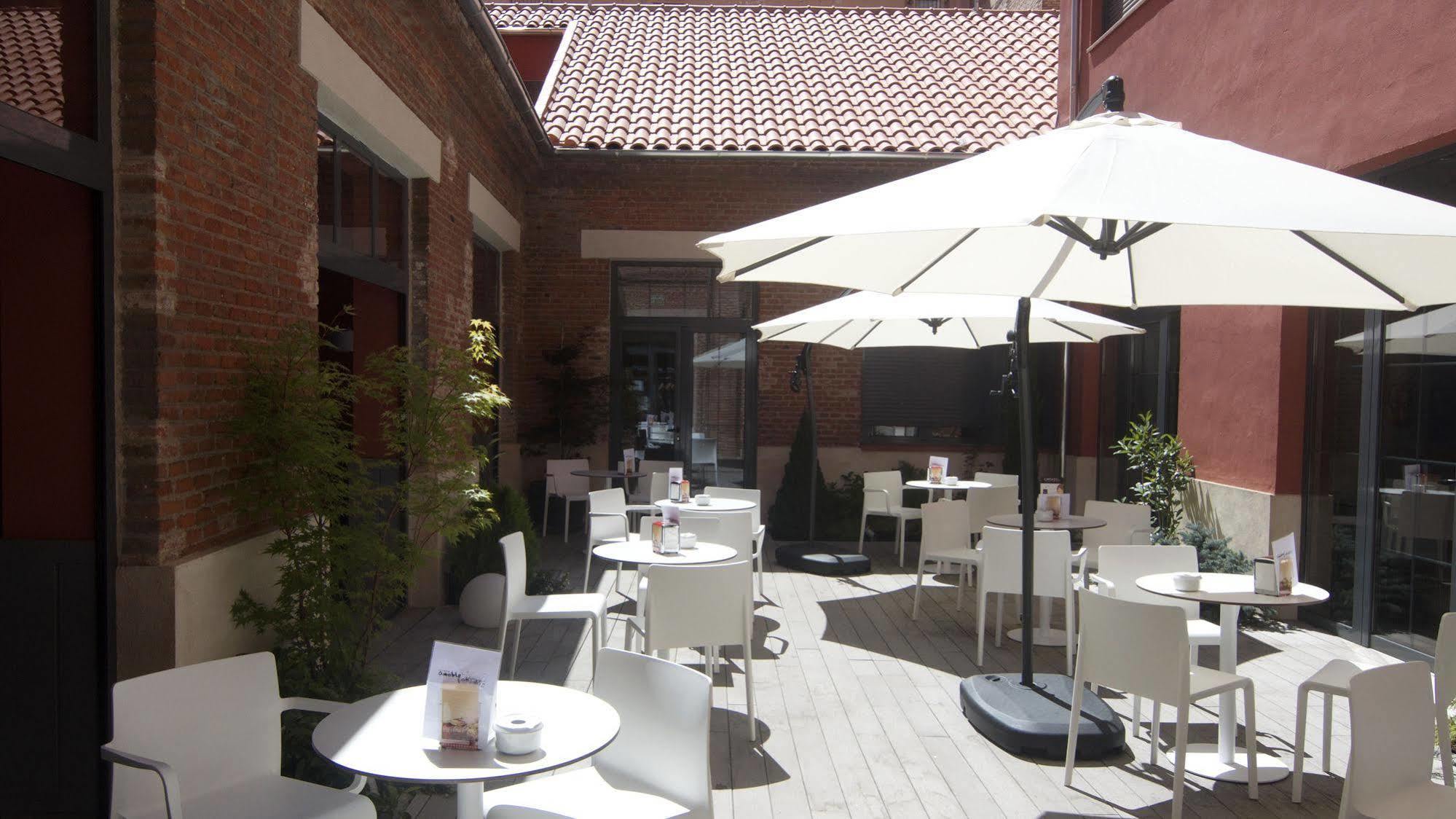 The Book Factory Hostel Valladolid Bagian luar foto