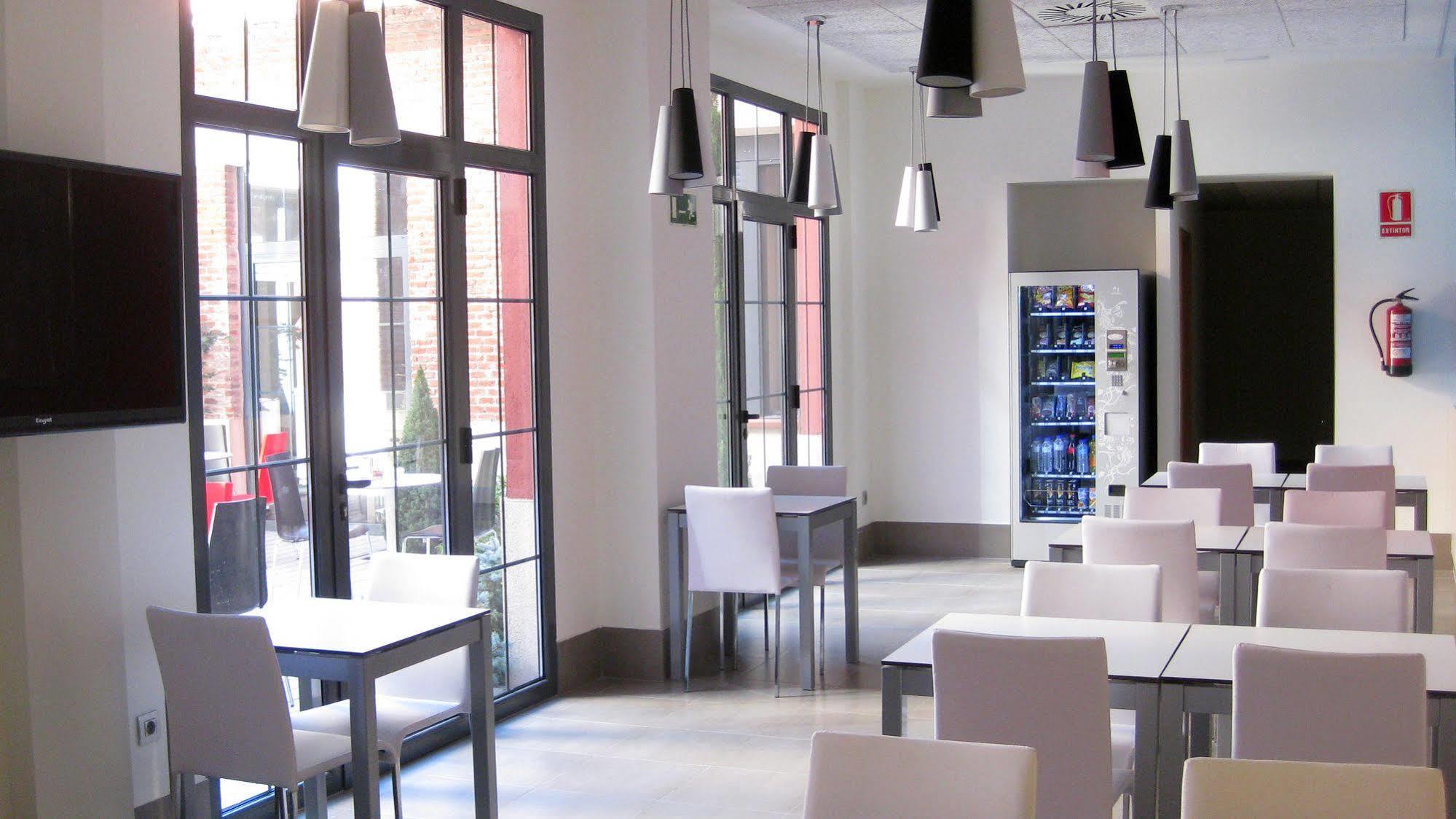The Book Factory Hostel Valladolid Bagian luar foto