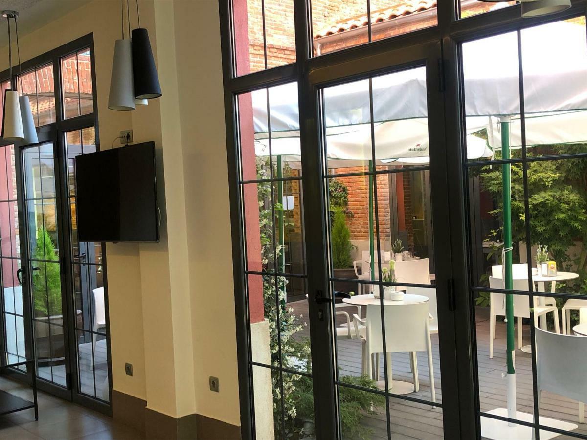 The Book Factory Hostel Valladolid Bagian luar foto